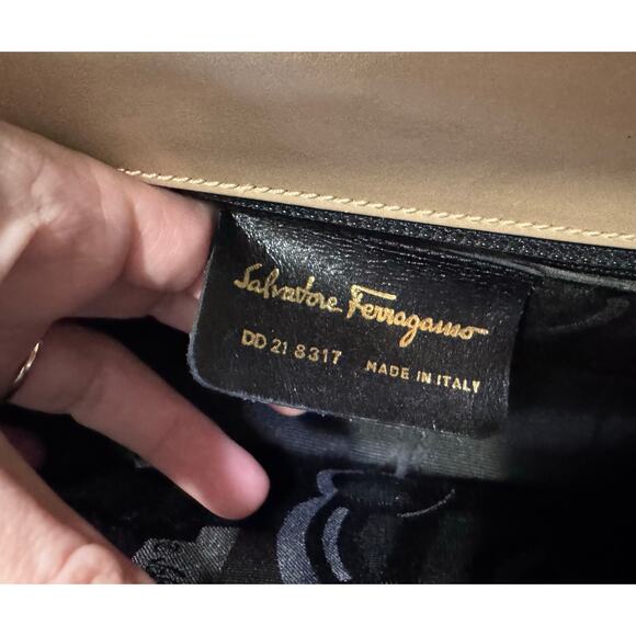 Auth Salvatore Ferragamo Smooth Champagne Gold Tan Gancini Shoulder Bag - Picture 16 of 16